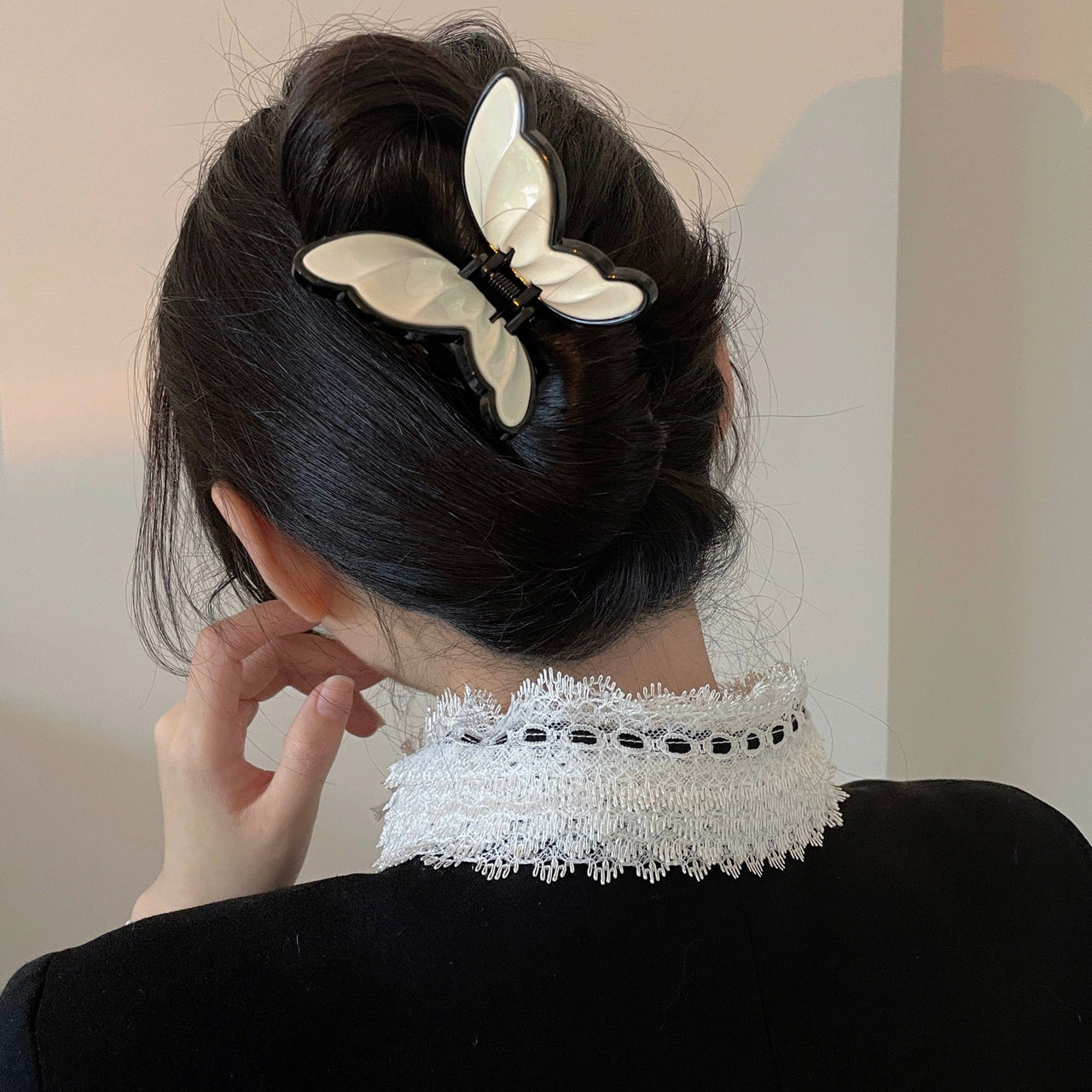 Chic Vintage Textured Butterfly Hair Claw Clip