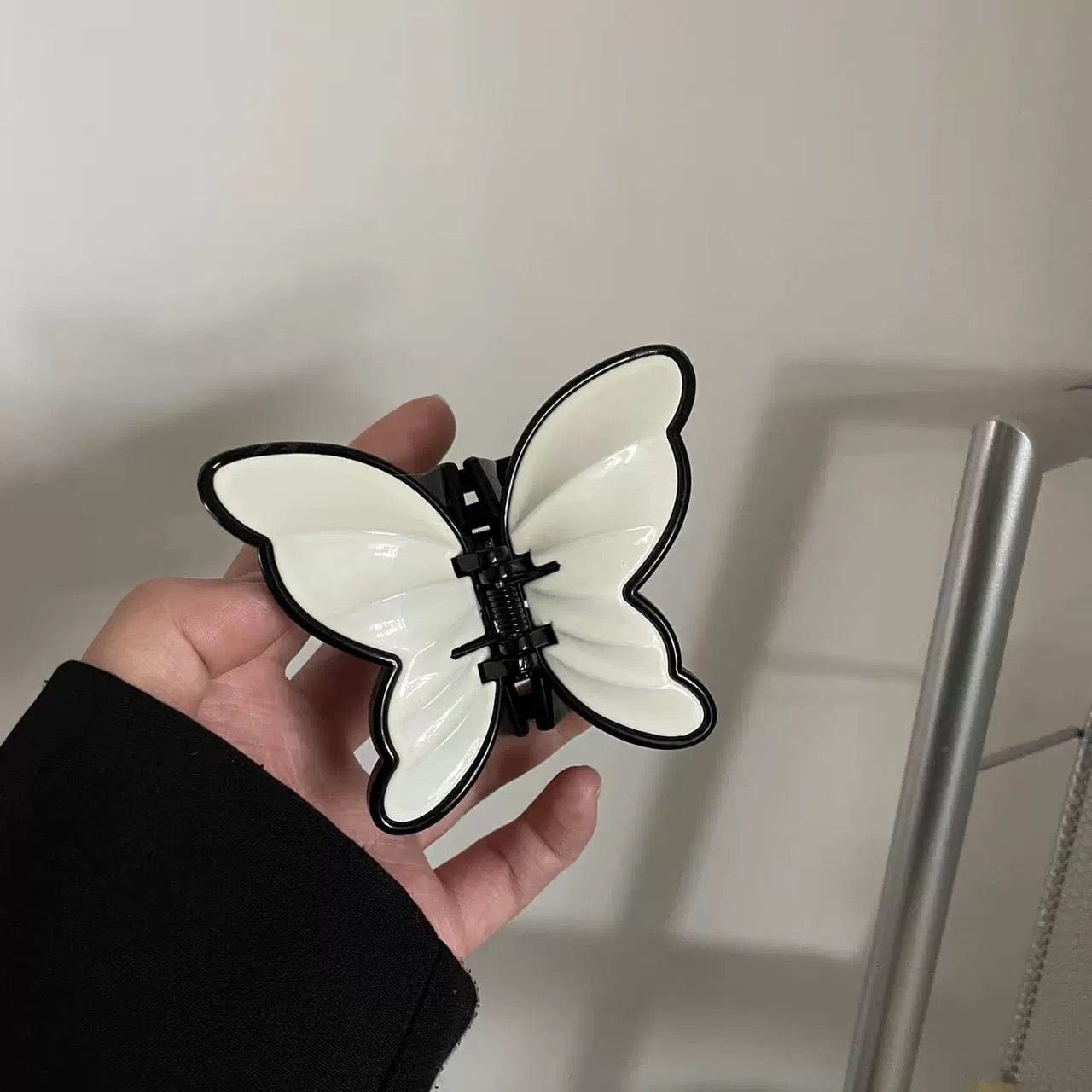 Chic Vintage Textured Butterfly Hair Claw Clip - ArtGalleryZen