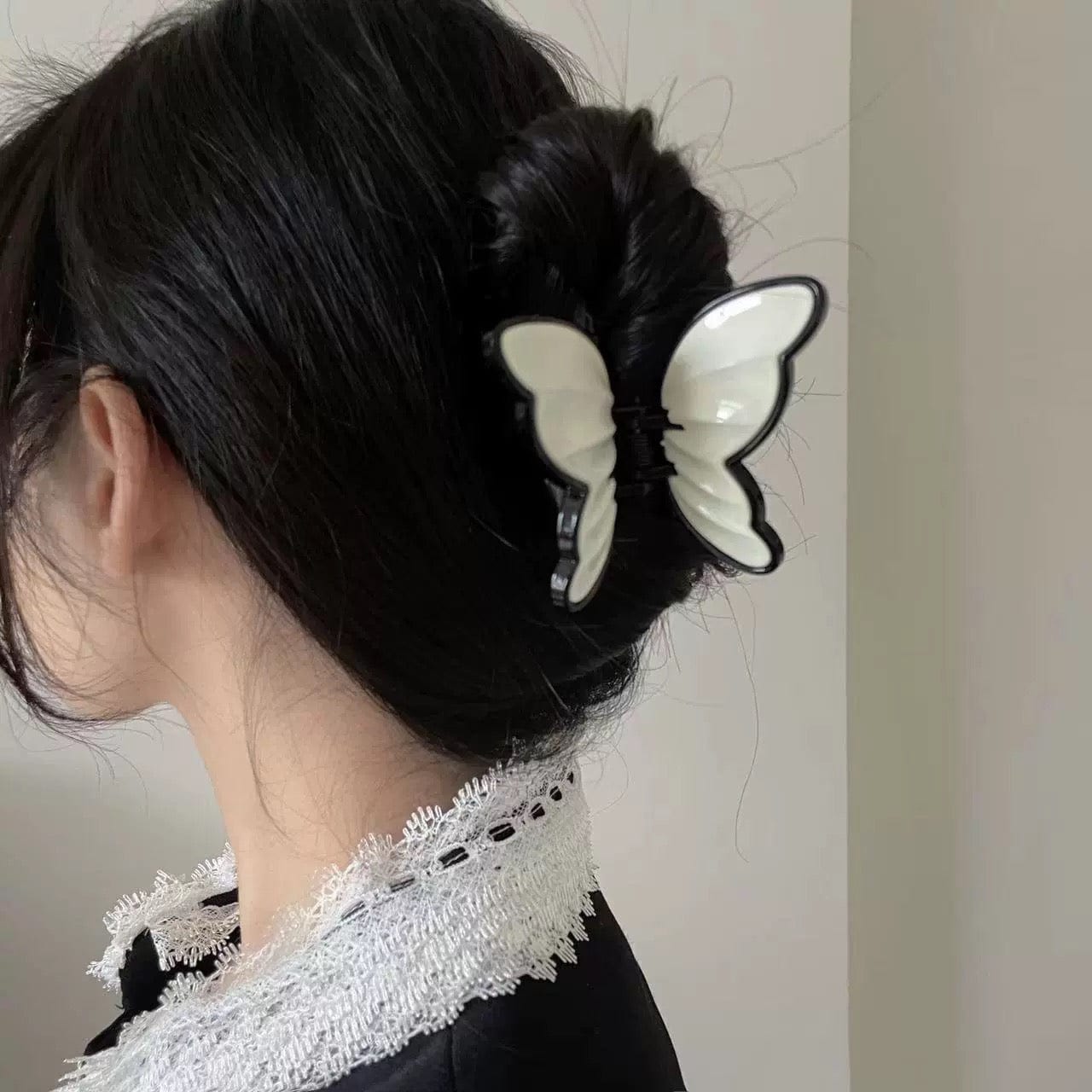 Chic Vintage Textured Butterfly Hair Claw Clip - ArtGalleryZen