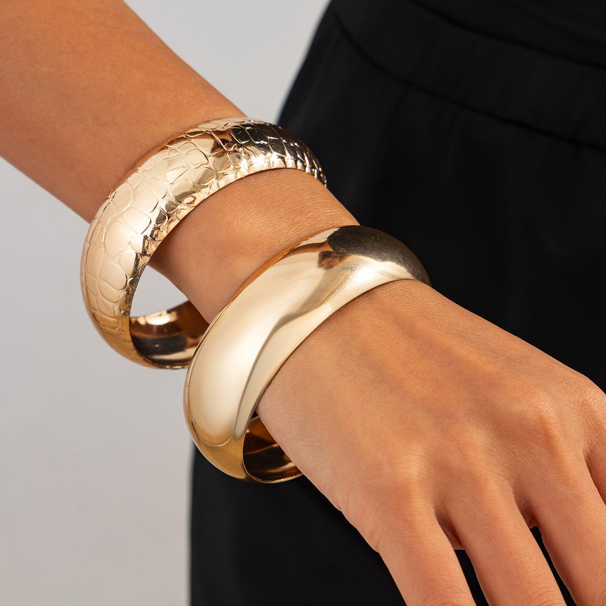 Classic 2pcs Gold Silver Plated Glossy Textured Bangle Bracelet Set