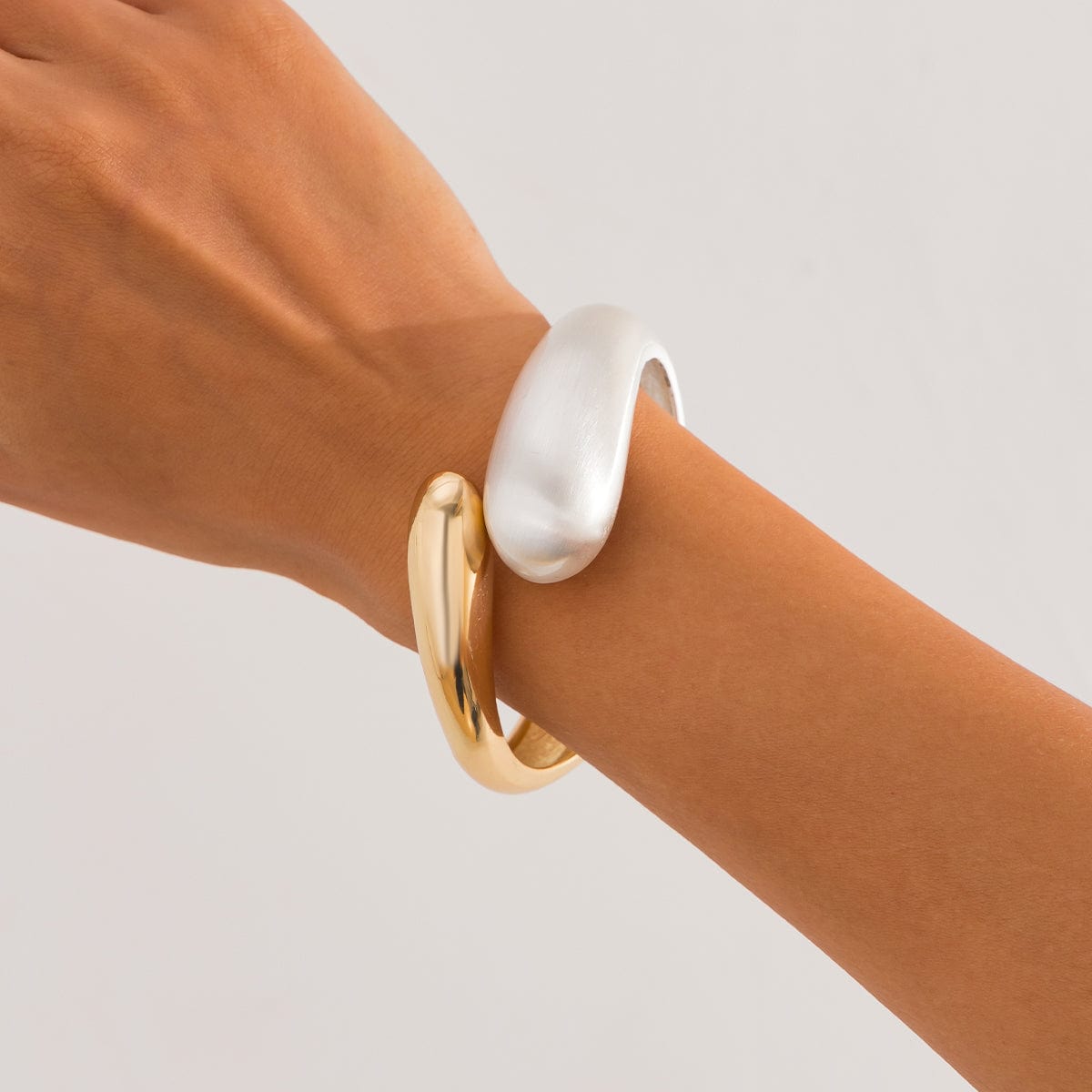 Classic Frosted Metallic Waterdrop Bangle Bracelet