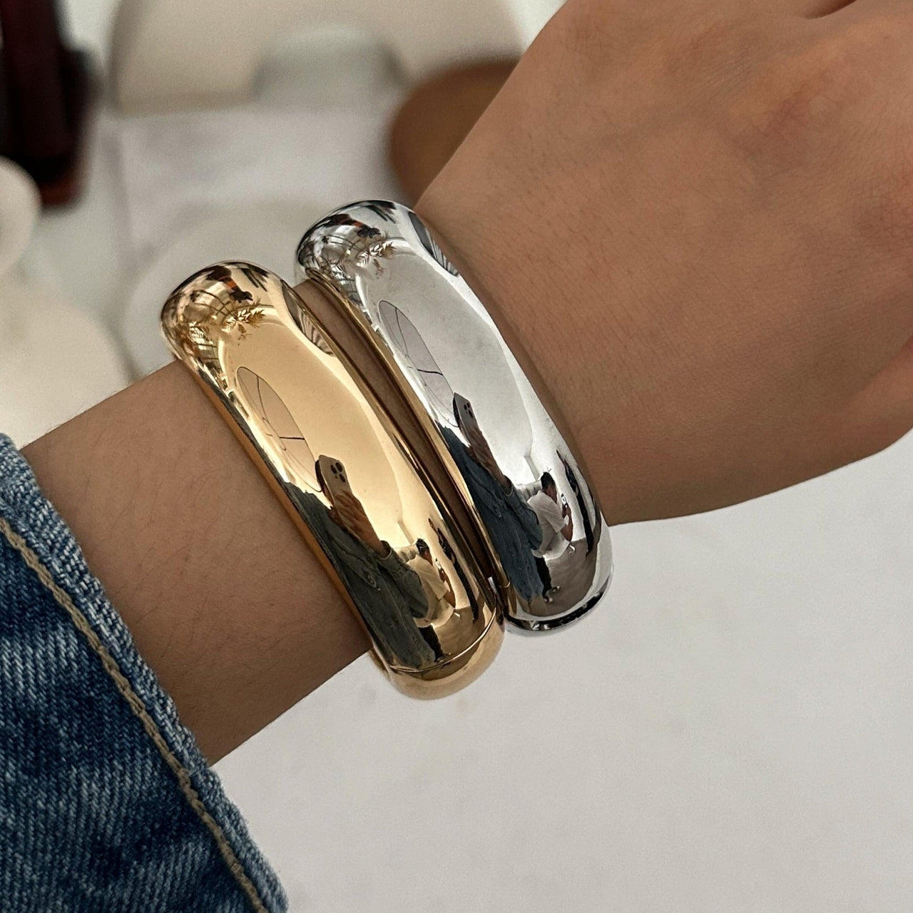 Classic Minimalist Gold Silver Tone Glossy Bangle Bracelet - ArtGalleryZen