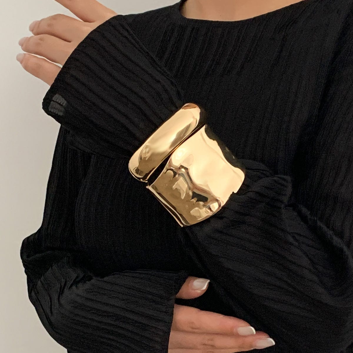 Classic Minimalist Gold Silver Tone Glossy Bangle Bracelet - ArtGalleryZen