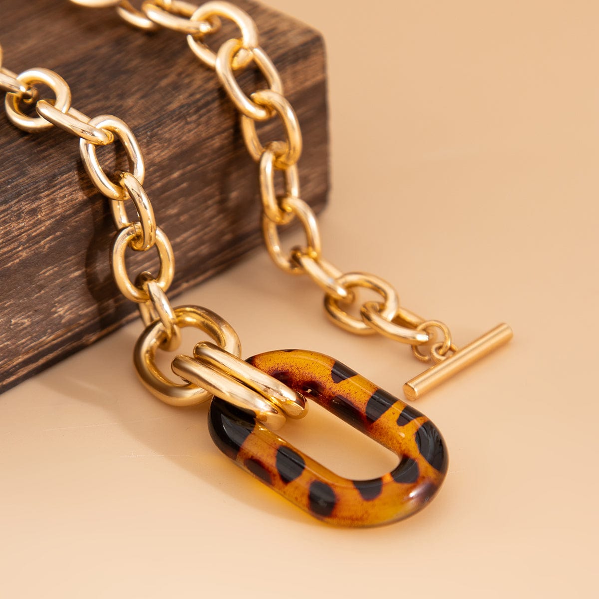 Classic Toggle Clasp Leopard Hoop Pendant Curb Chain Necklace