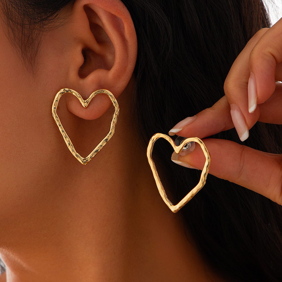 Dainty Geometric Hollow Heart Stud Earrings