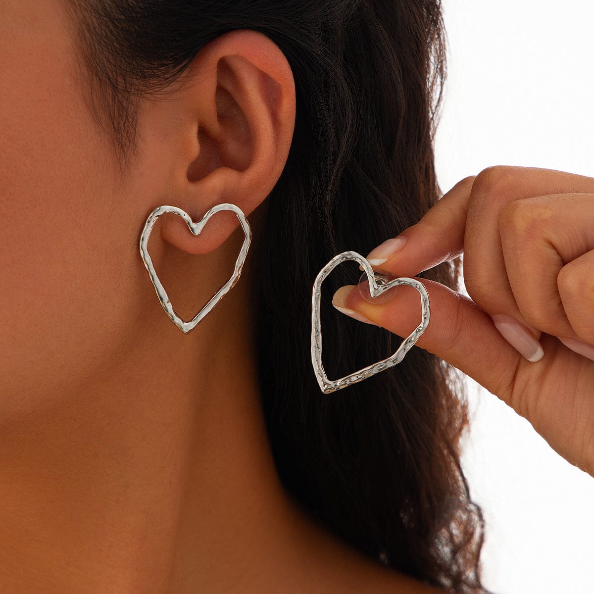 Dainty Geometric Hollow Heart Stud Earrings