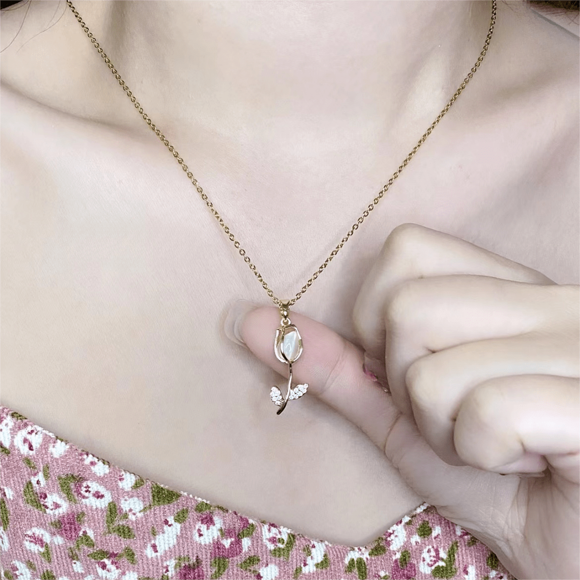 Dainty Rhinestone Inlaid Crystal Tulip Pendant Necklace - ArtGalleryZen