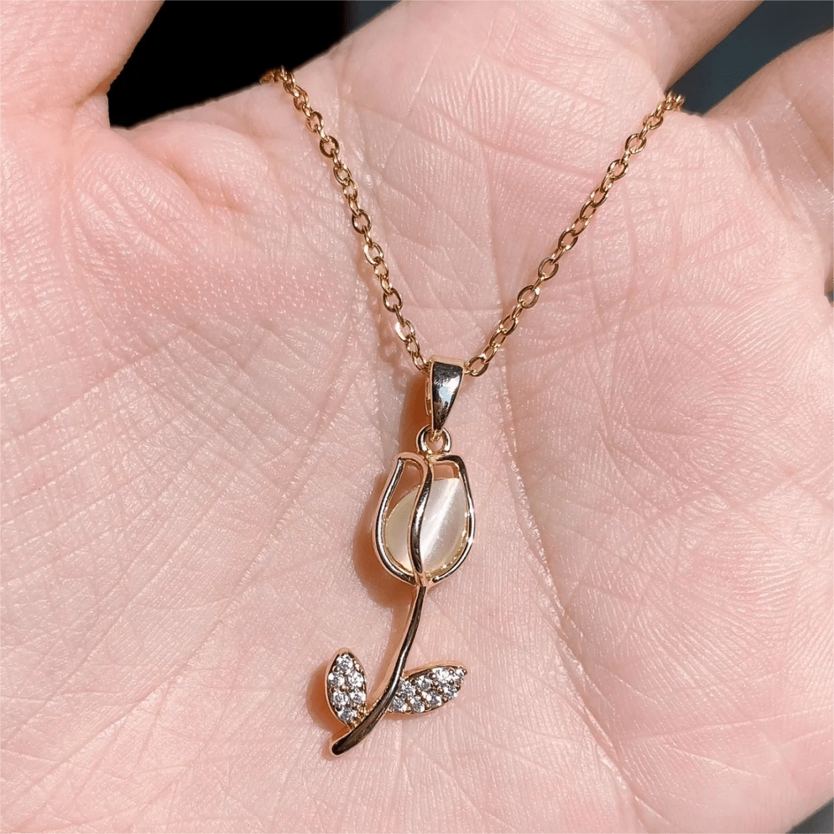 Dainty Rhinestone Inlaid Crystal Tulip Pendant Necklace