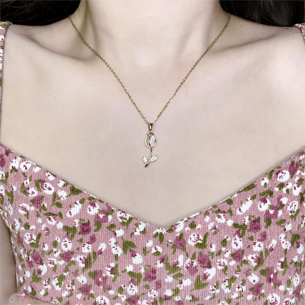 Dainty Rhinestone Inlaid Crystal Tulip Pendant Necklace