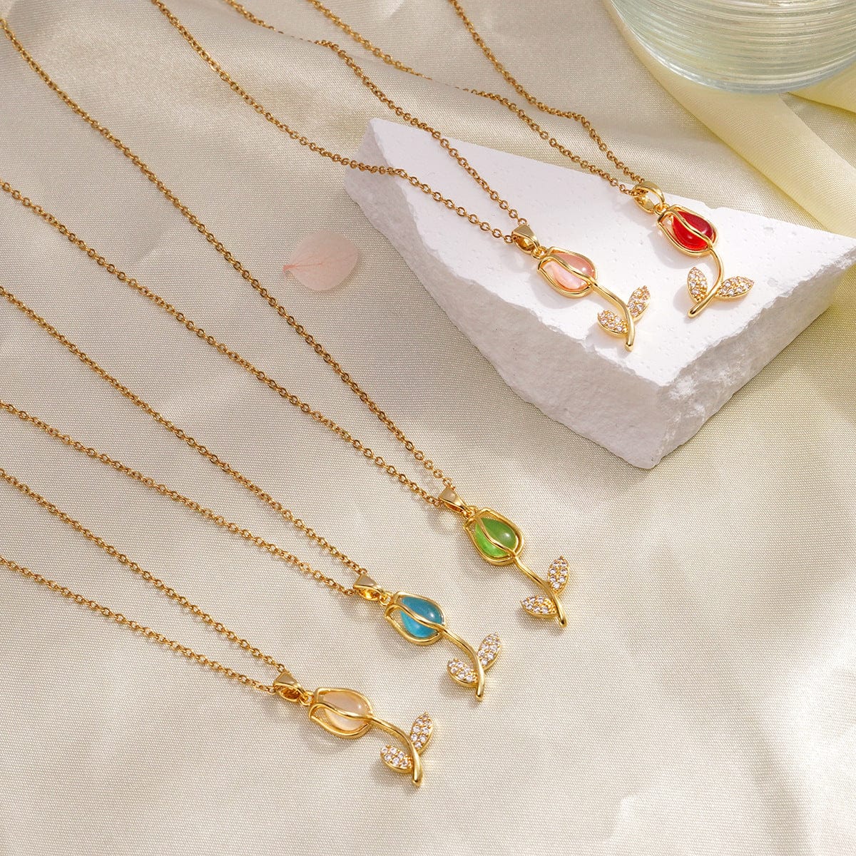 Dainty Rhinestone Inlaid Crystal Tulip Pendant Necklace