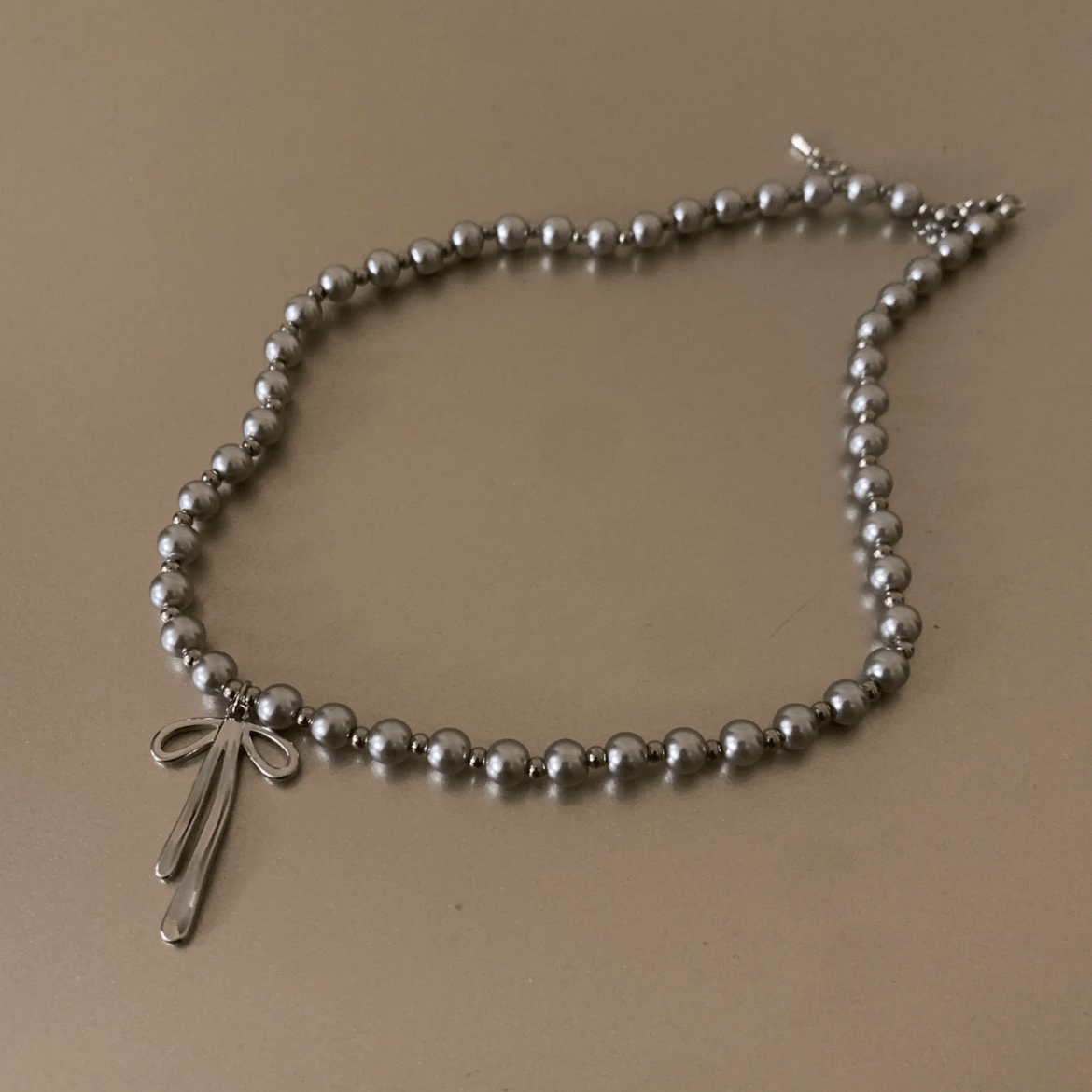 Elegant Bowknot Pendant Grey Pearl Chain Necklace - ArtGalleryZen