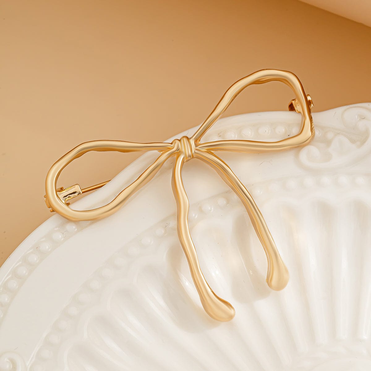 Elegant Bowknot Waterdrop Pin Brooch