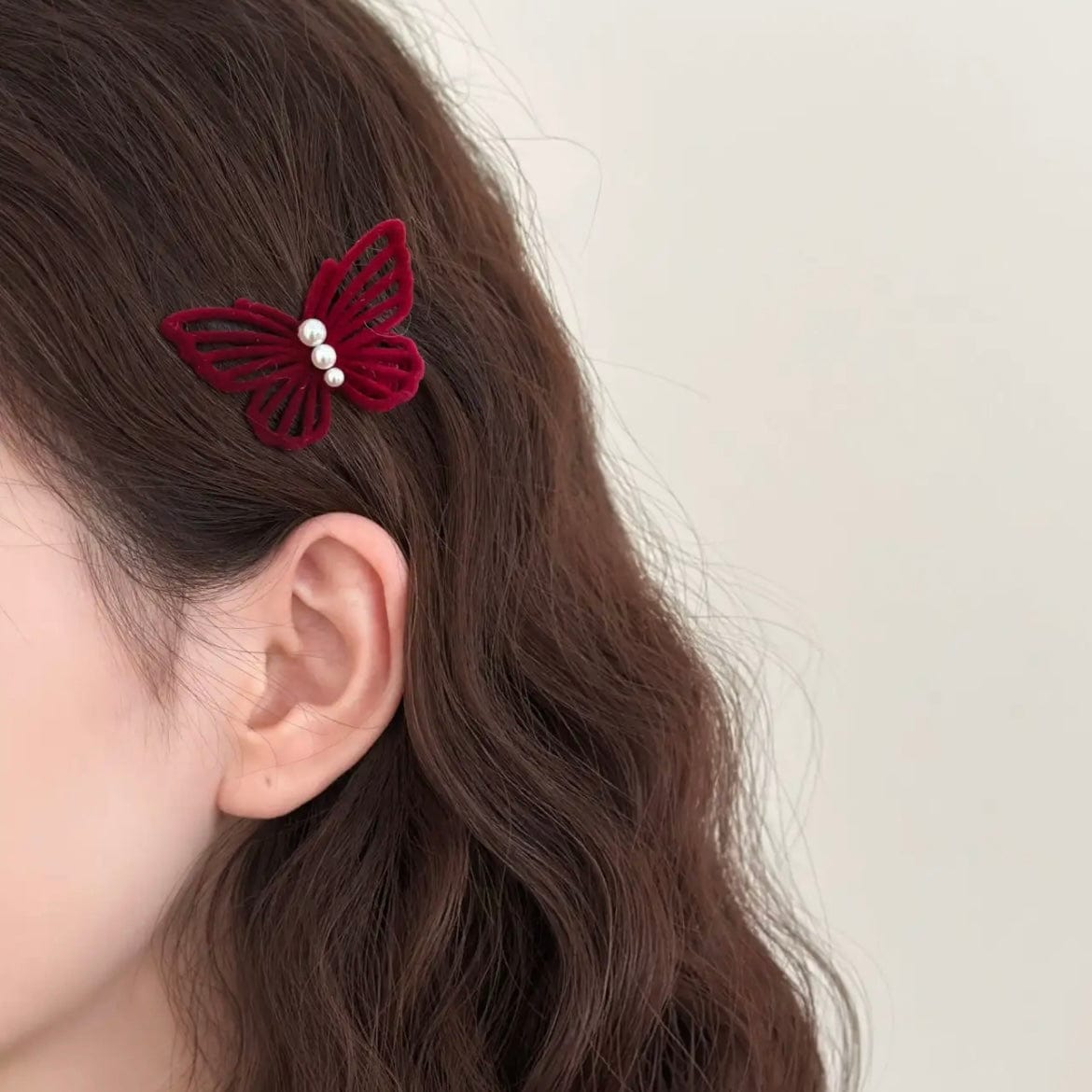 Elegant Flocking Pearl Butterfly Hair Clip