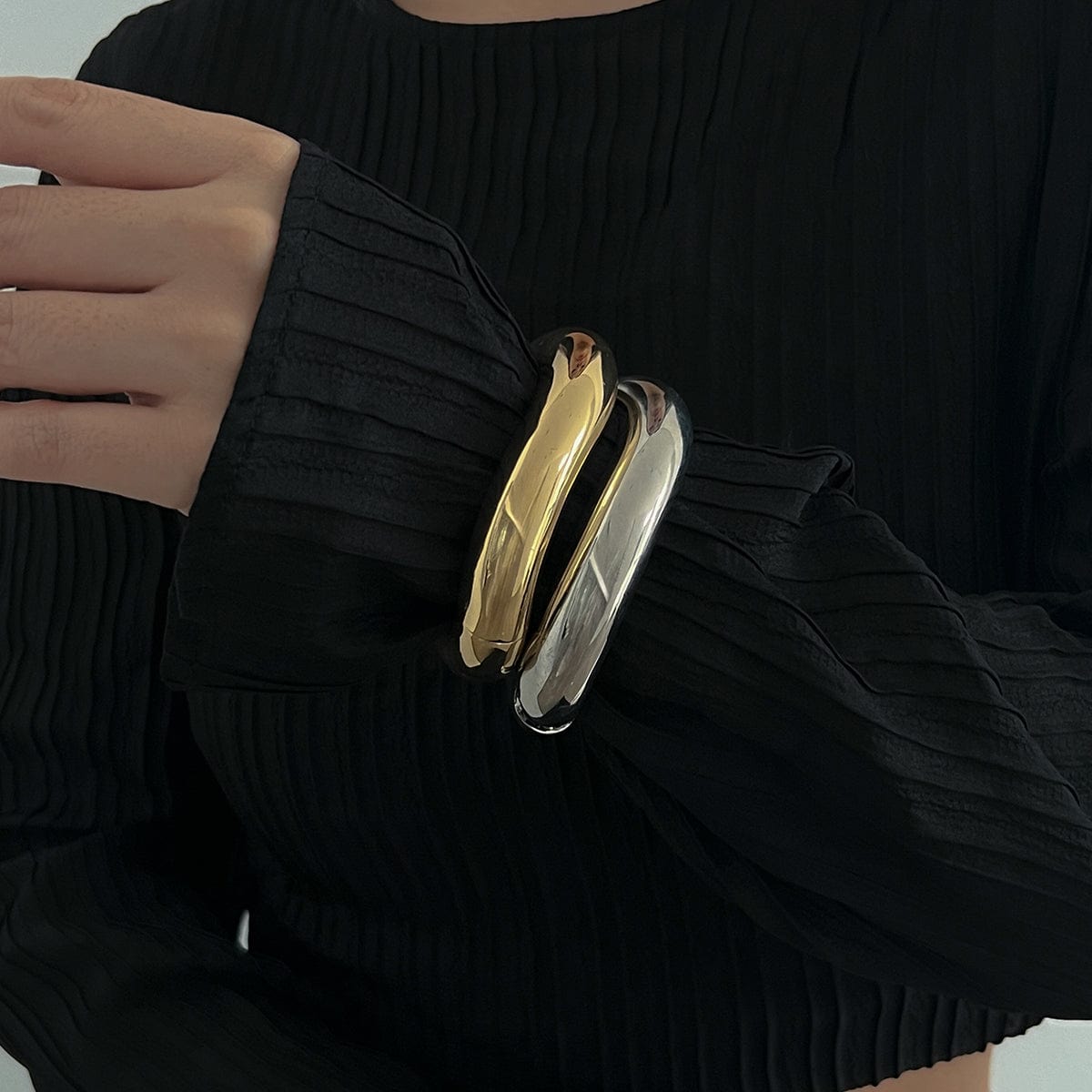 Elegant Gold Silver Tone Curved Bangle Bracelet - ArtGalleryZen