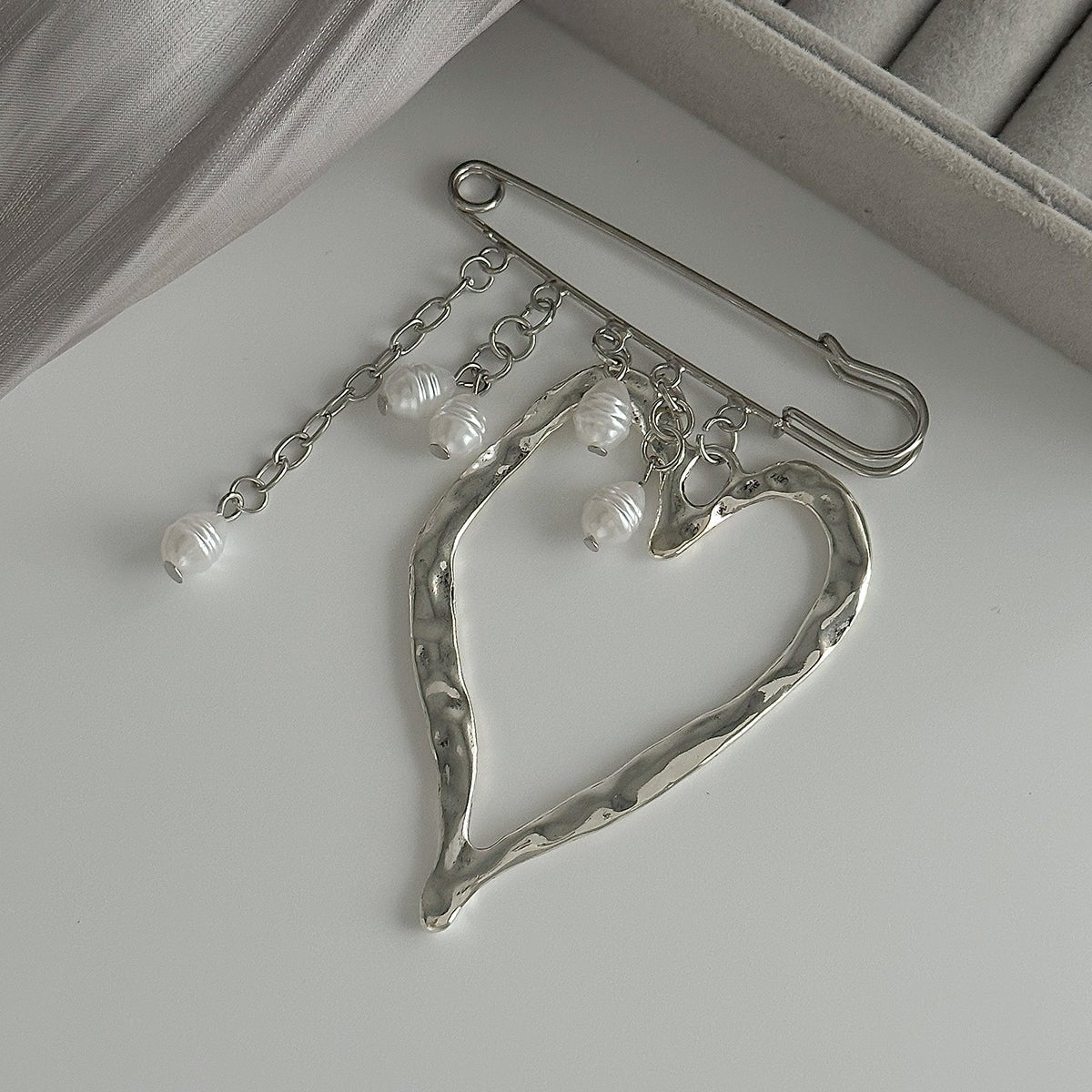 Elegant Hollow Heart Pearl Tassel Pin Brooch - ArtGalleryZen