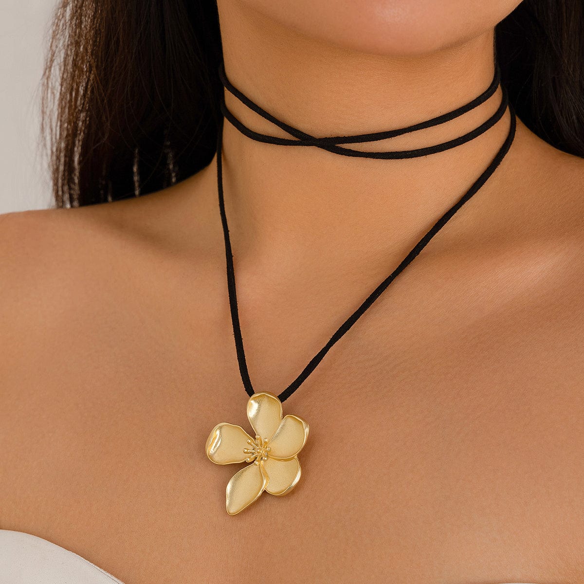 Elegant Metallic Flower Pendant Velvet Chocker Necklace