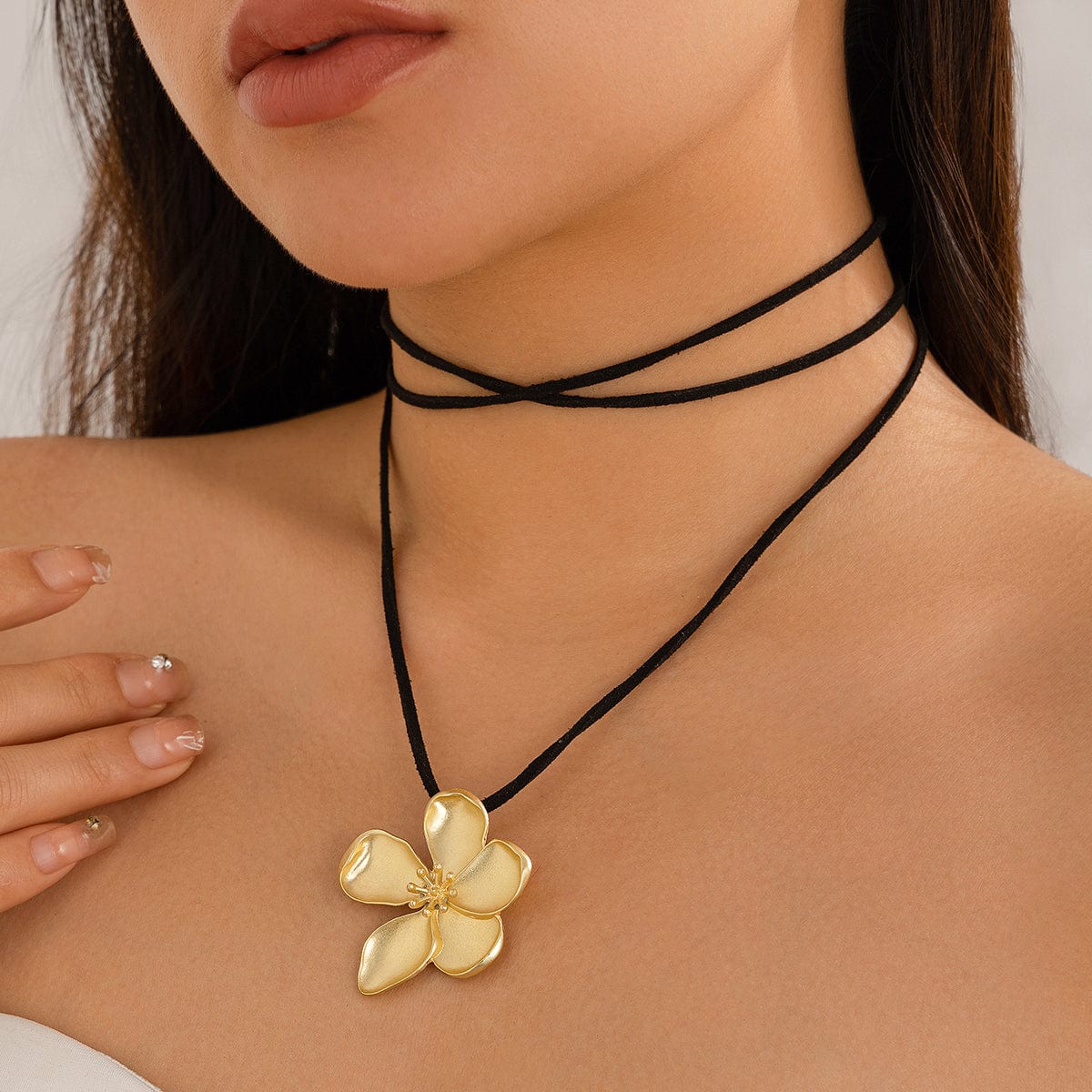 Elegant Metallic Flower Pendant Velvet Chocker Necklace