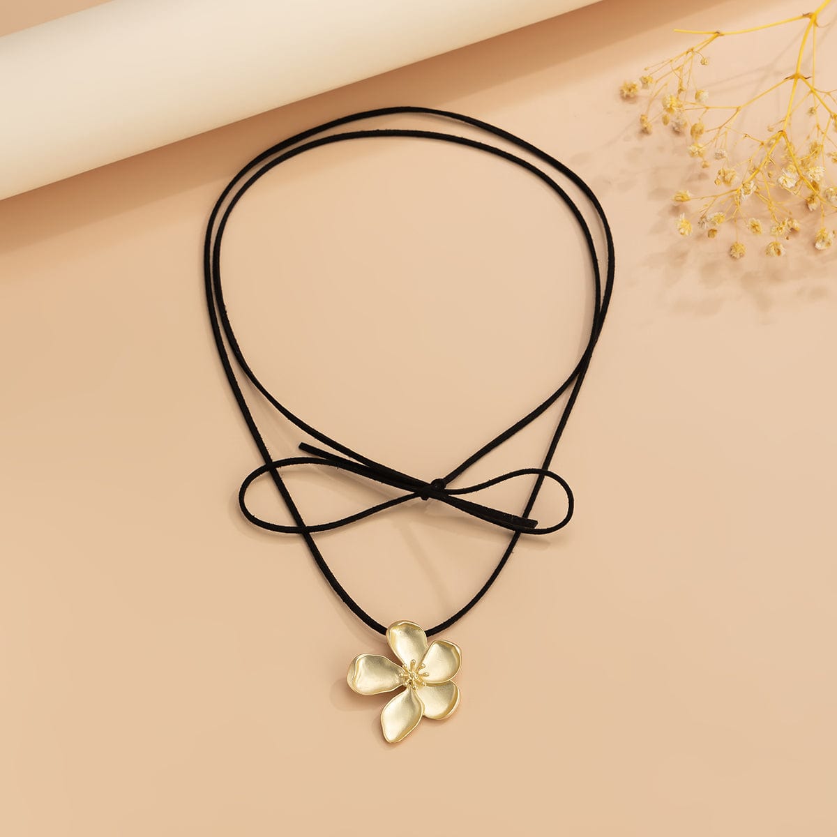 Elegant Metallic Flower Pendant Velvet Chocker Necklace