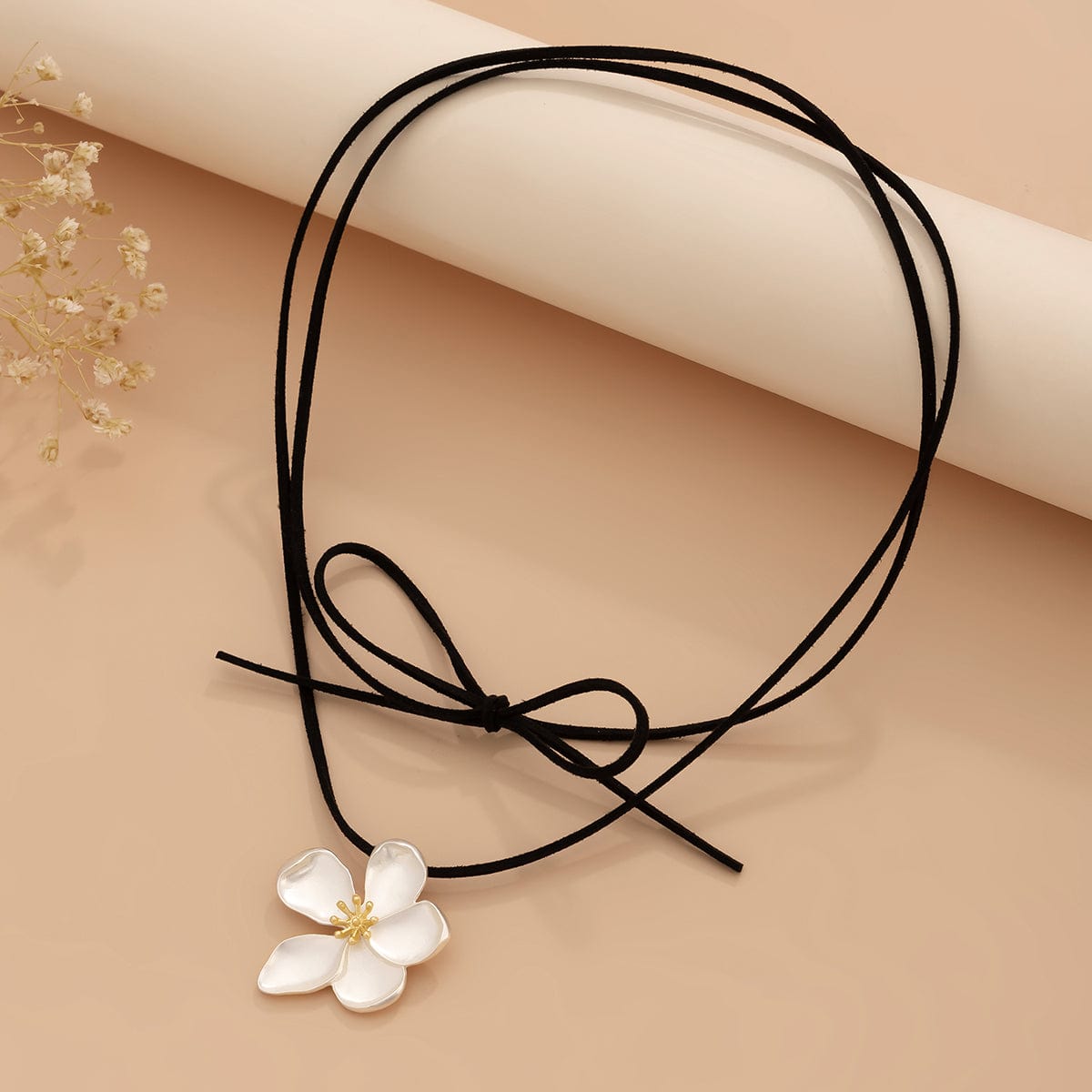 Elegant Metallic Flower Pendant Velvet Chocker Necklace