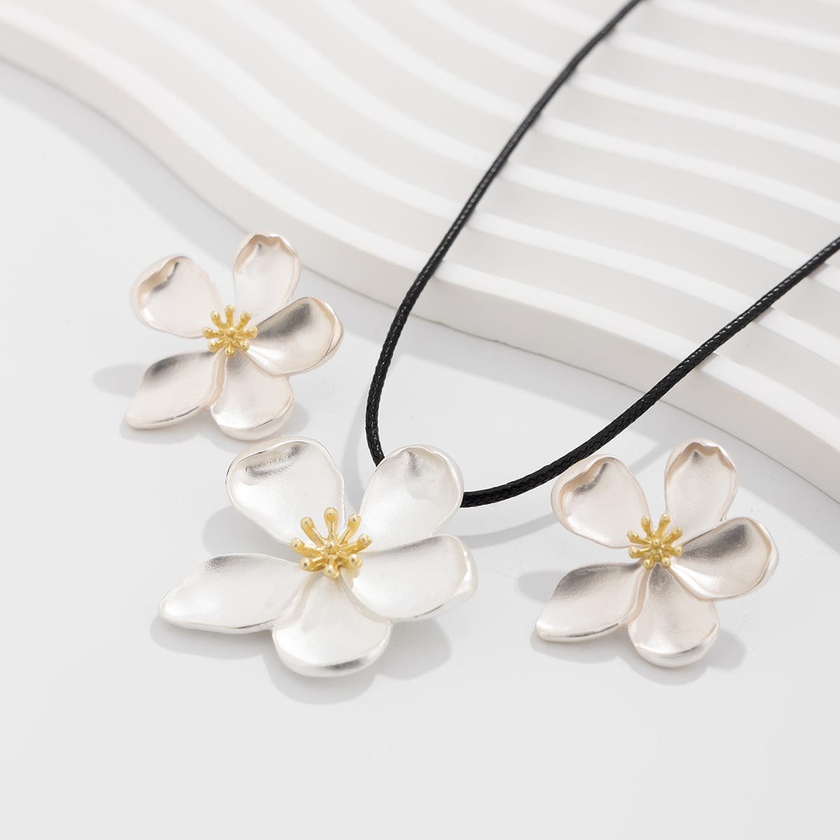 Elegant Metallic Flower Pendant Wax Cord String Necklace Earrings Set