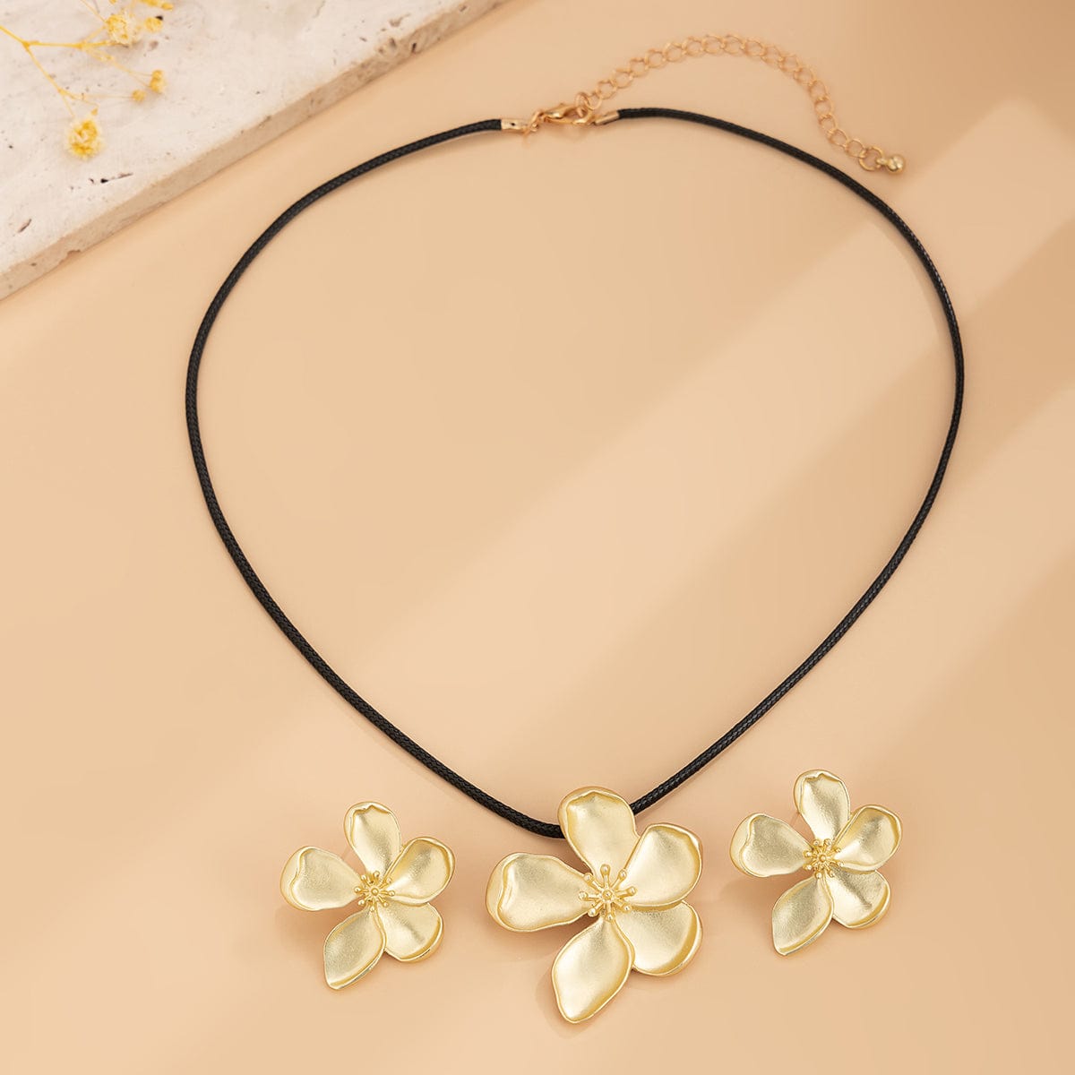 Elegant Metallic Flower Pendant Wax Cord String Necklace Earrings Set