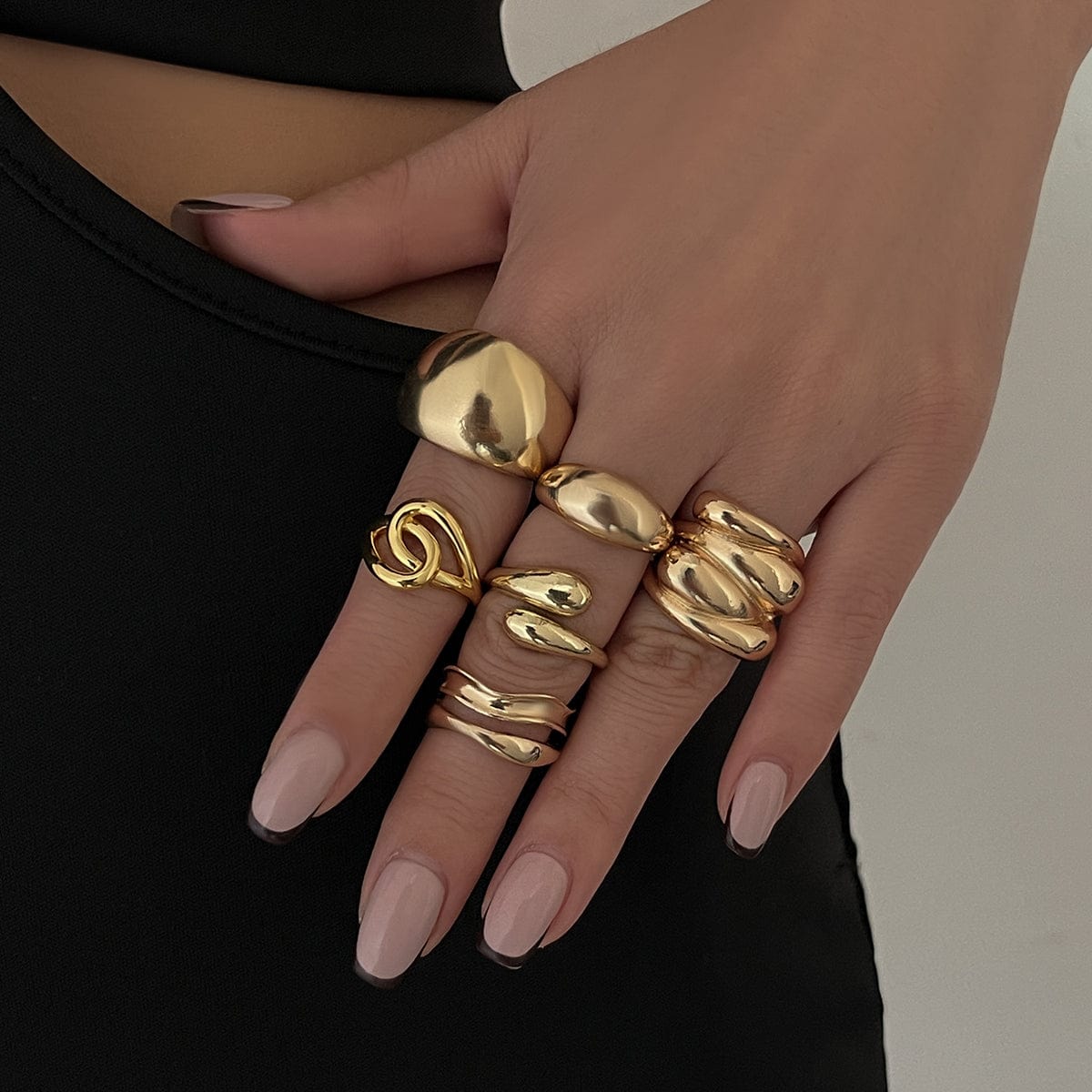 Geometric 6pcs Chunky Wave Hollow Pattern Stackable Ring Set