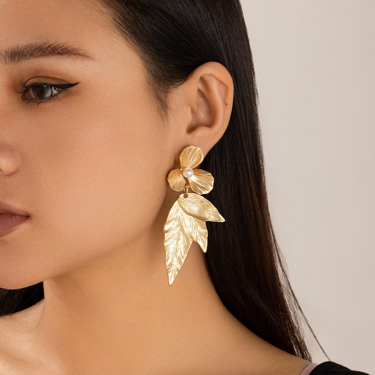 Geometric Chunky Pearl Floral Dangling Leaf Earrings