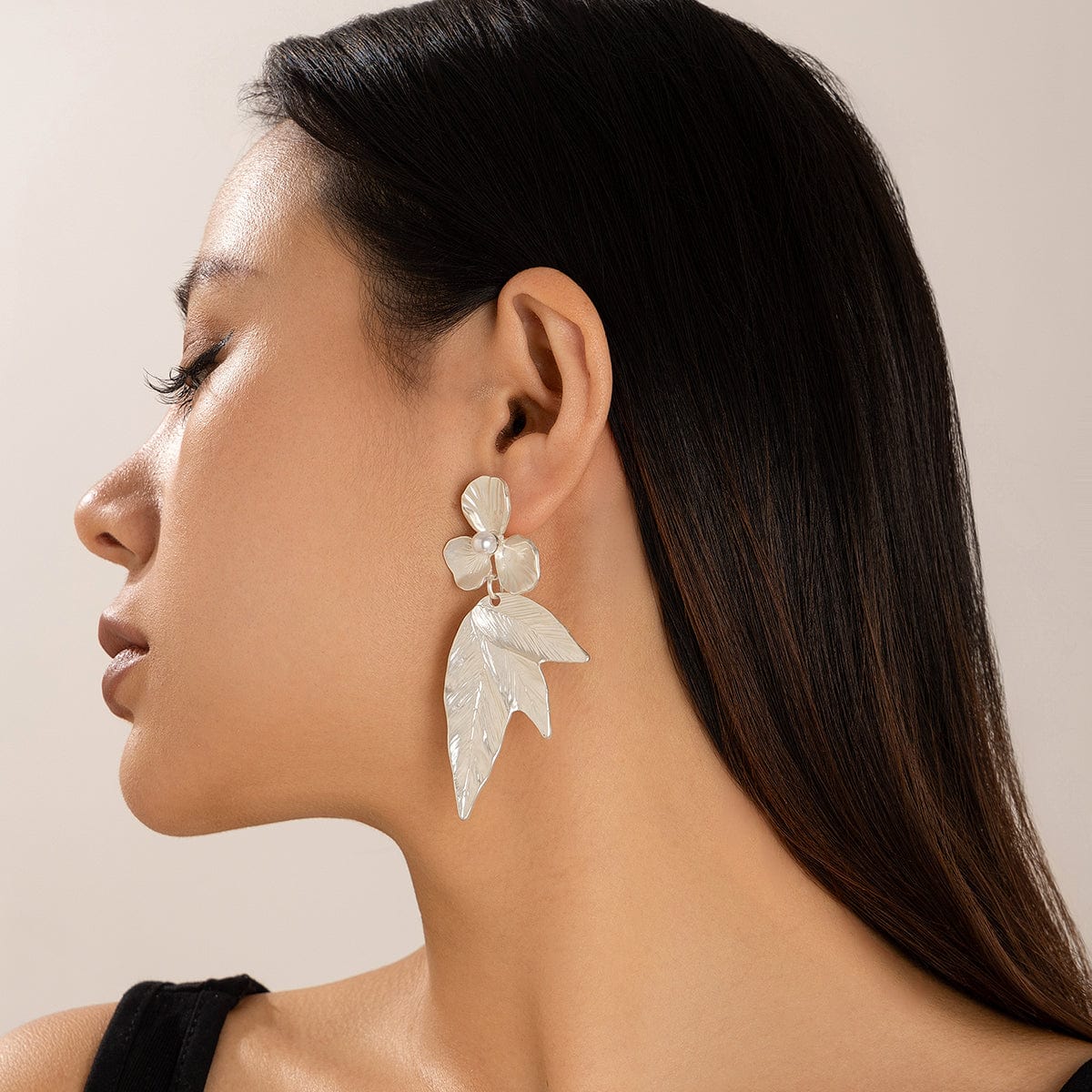 Geometric Chunky Pearl Floral Dangling Leaf Earrings