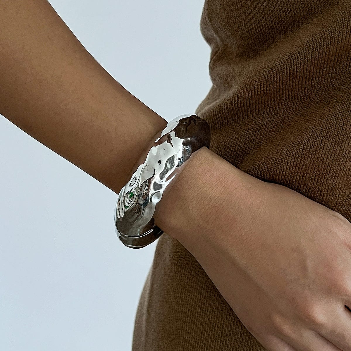 Geometric Gold Silver Plated Glossy Textured Bangle Bracelet - ArtGalleryZen