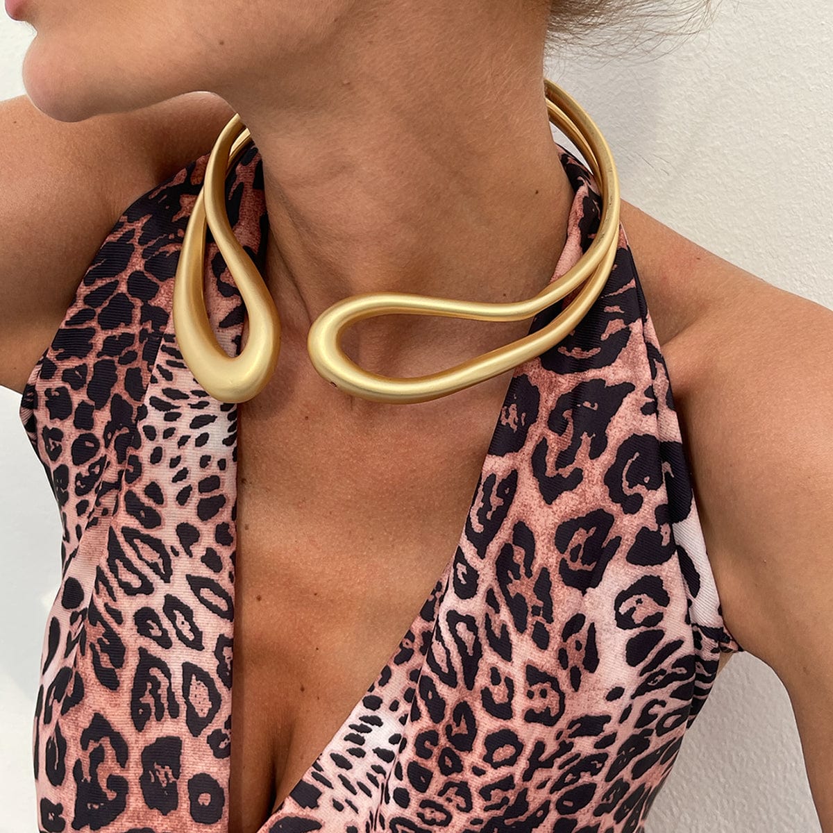 Geometric Irregular Hoop Frosted Collar Necklace - ArtGalleryZen
