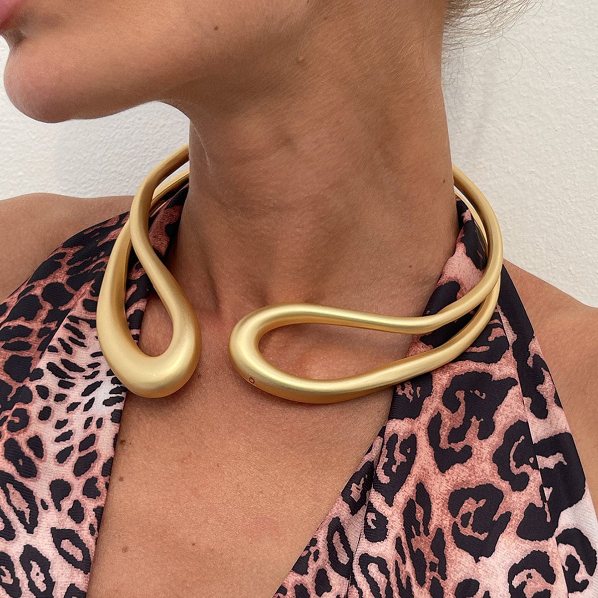 Geometric Irregular Hoop Frosted Collar Necklace - ArtGalleryZen