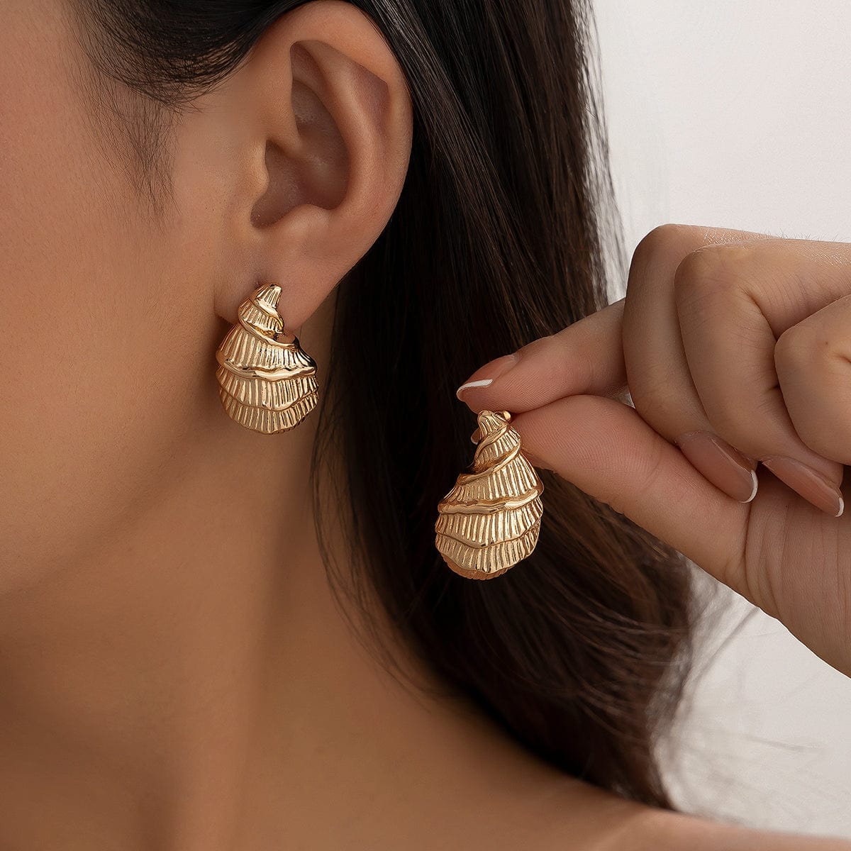 Geometric Metallic Conch Shaped Earrings