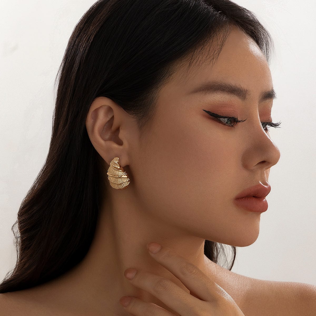 Geometric Metallic Conch Shaped Earrings