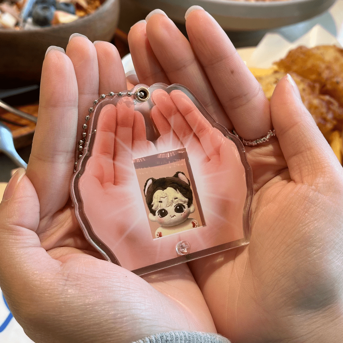 Hold In The Palm Acrylic Keychain Kpop ID Card Photocard Holder - ArtGalleryZen