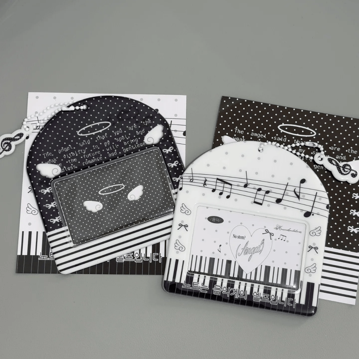 Horizontal Black White Piano Melody Heart Kpop Keychain Photocard Holder - ArtGalleryZen