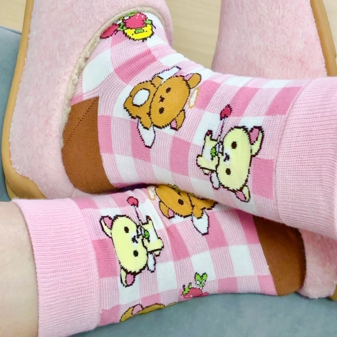 Kawaii 4 Pieces Rilakkuma Strawberry Mid Calf Socks Set - ArtGalleryZen