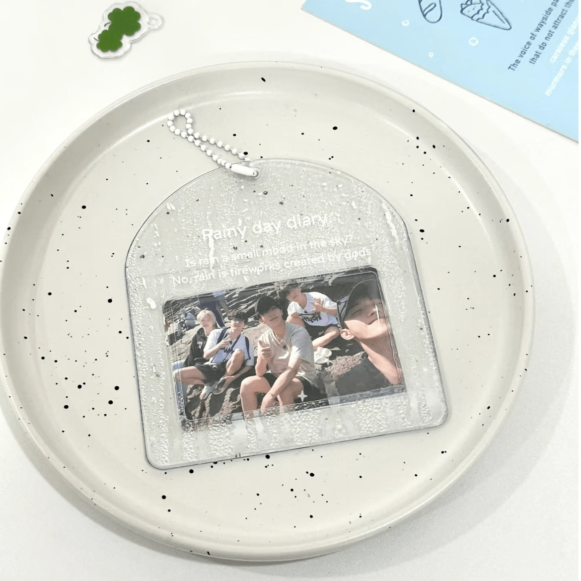 Lucky Clover Rainy Day Kpop Keychain Horizontal Photocard Holder - ArtGalleryZen