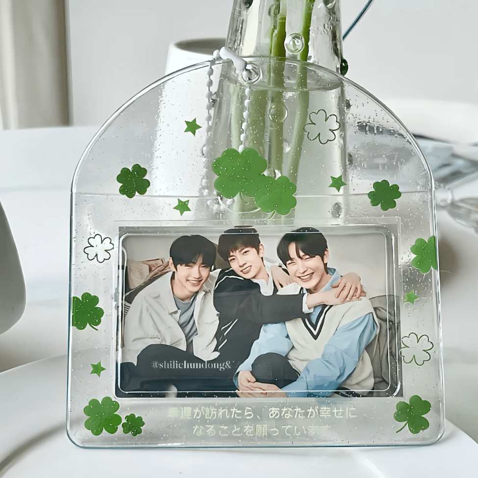 Lucky Clover Rainy Day Kpop Keychain Horizontal Photocard Holder - ArtGalleryZen