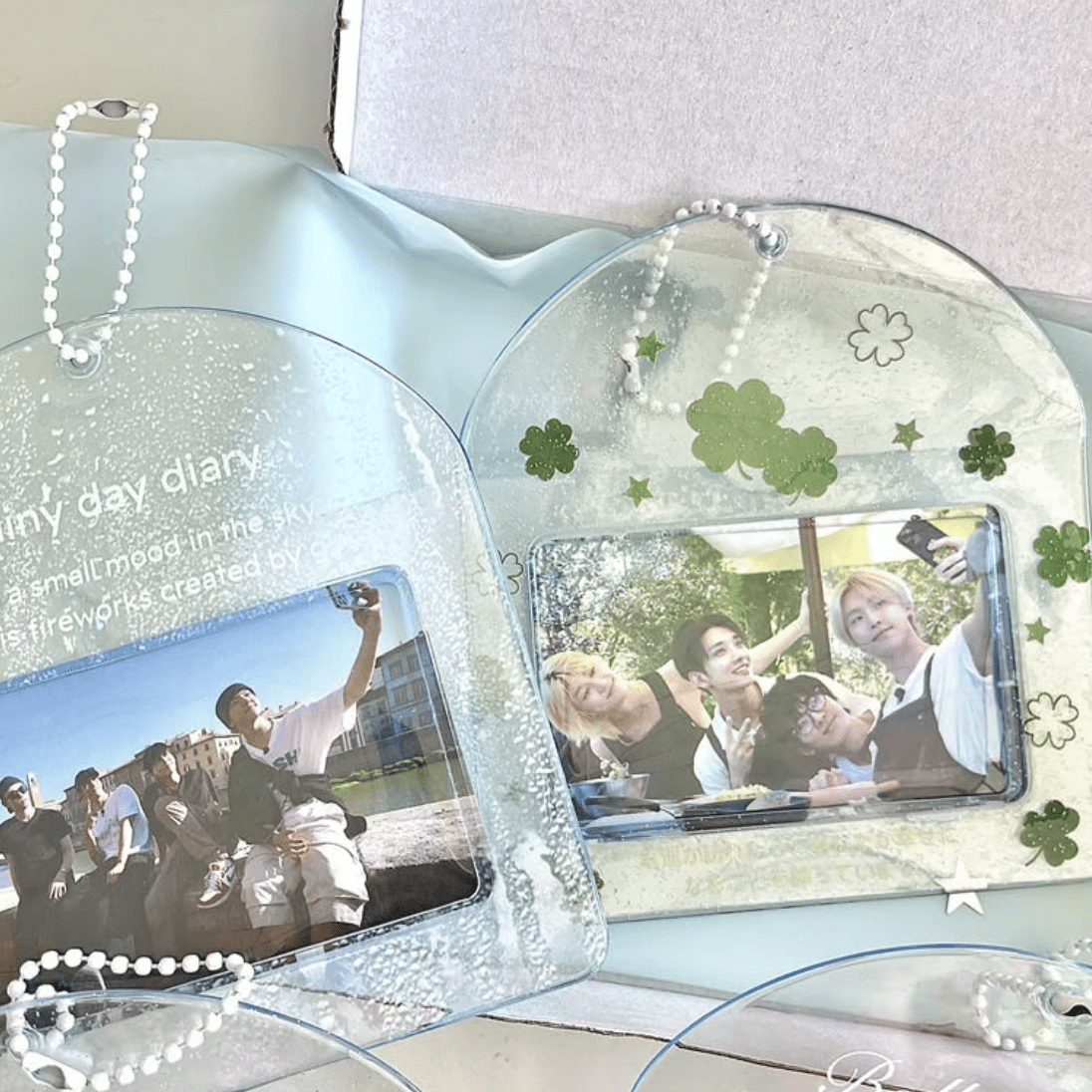Lucky Clover Rainy Day Kpop Keychain Horizontal Photocard Holder - ArtGalleryZen