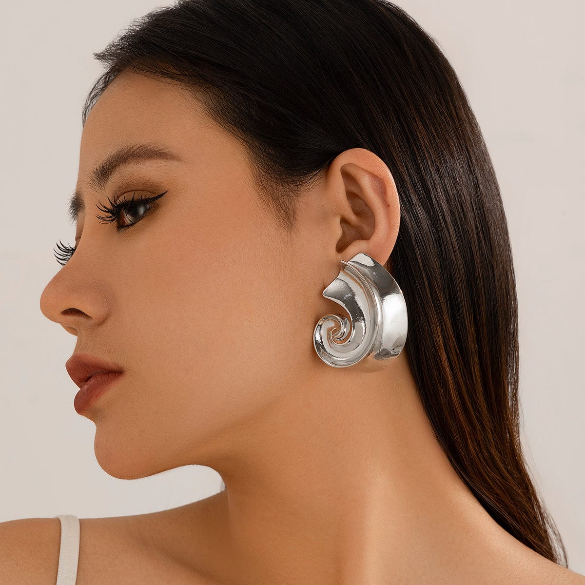 Metallic Chunky Conch Shaped Stud Earrings