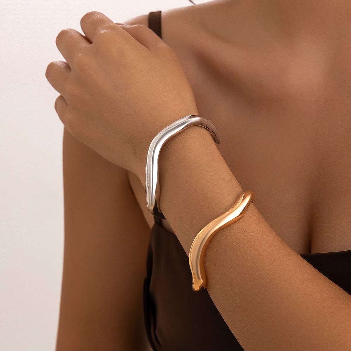 Minimalist 2Pcs Glossy Curved Open Bangle Bracelet Set