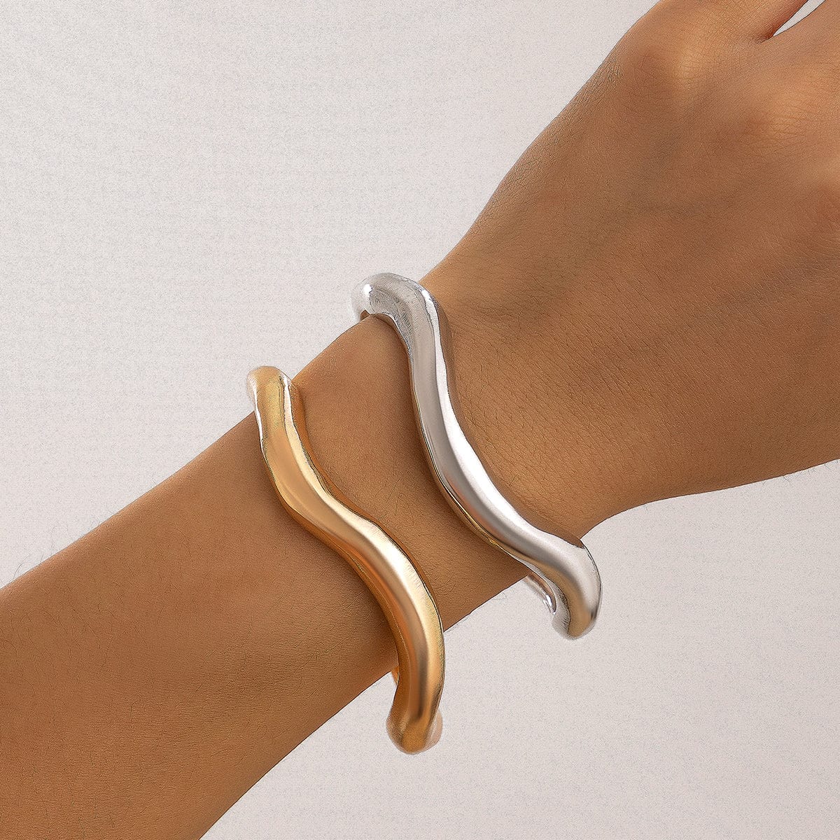 Minimalist 2Pcs Glossy Curved Open Bangle Bracelet Set