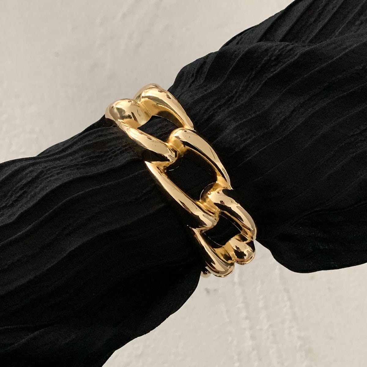 Minimalist Chunky Curb Chain Shape Bangle Bracelet - ArtGalleryZen