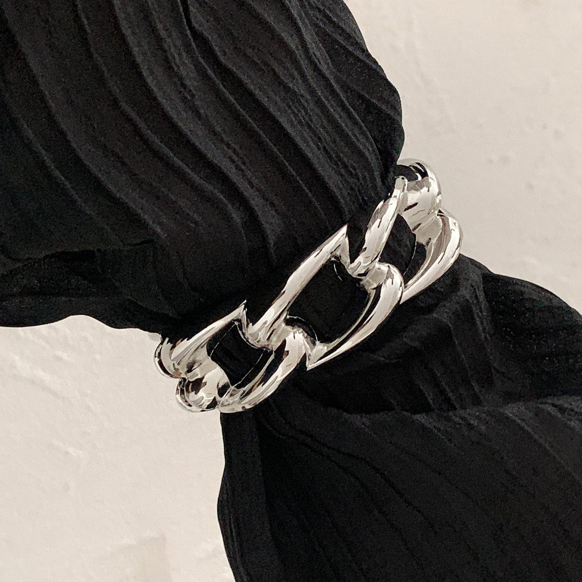 Minimalist Chunky Curb Chain Shape Bangle Bracelet - ArtGalleryZen