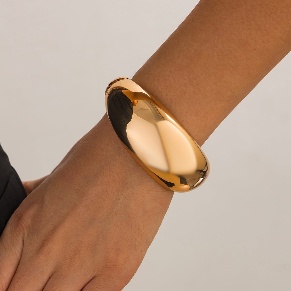 Minimalist Chunky Gold Tone Glossy Bangle Bracelet