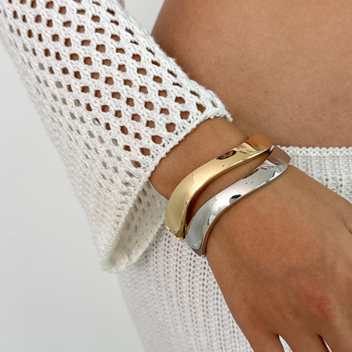 Minimalist Glossy Curved Bangle Bracelet - ArtGalleryZen