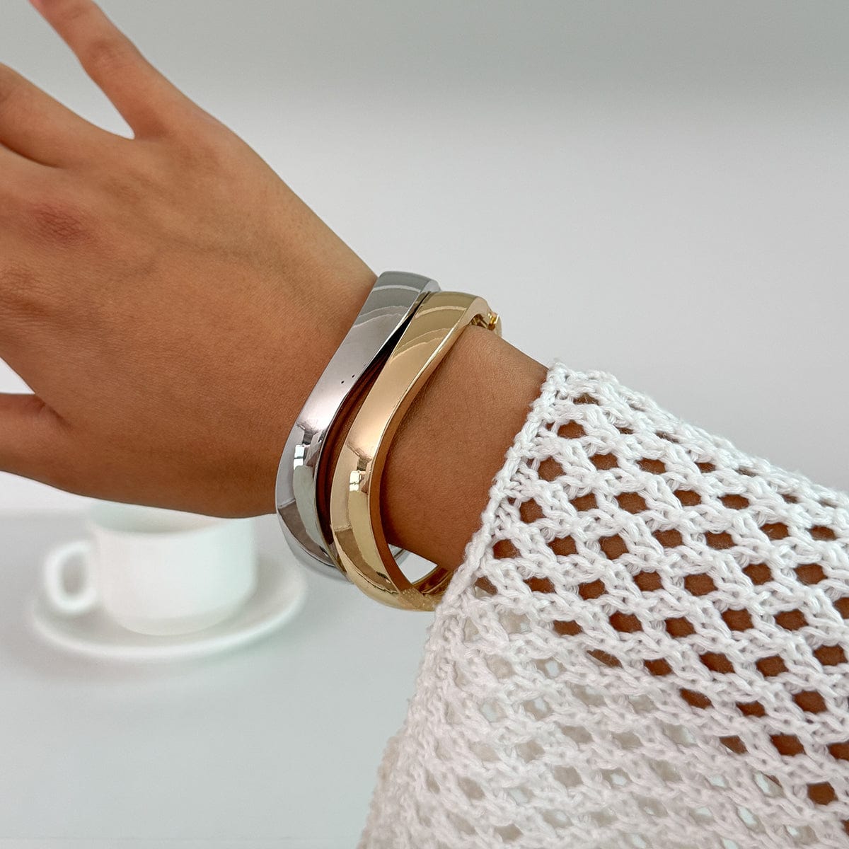 Minimalist Glossy Curved Bangle Bracelet - ArtGalleryZen