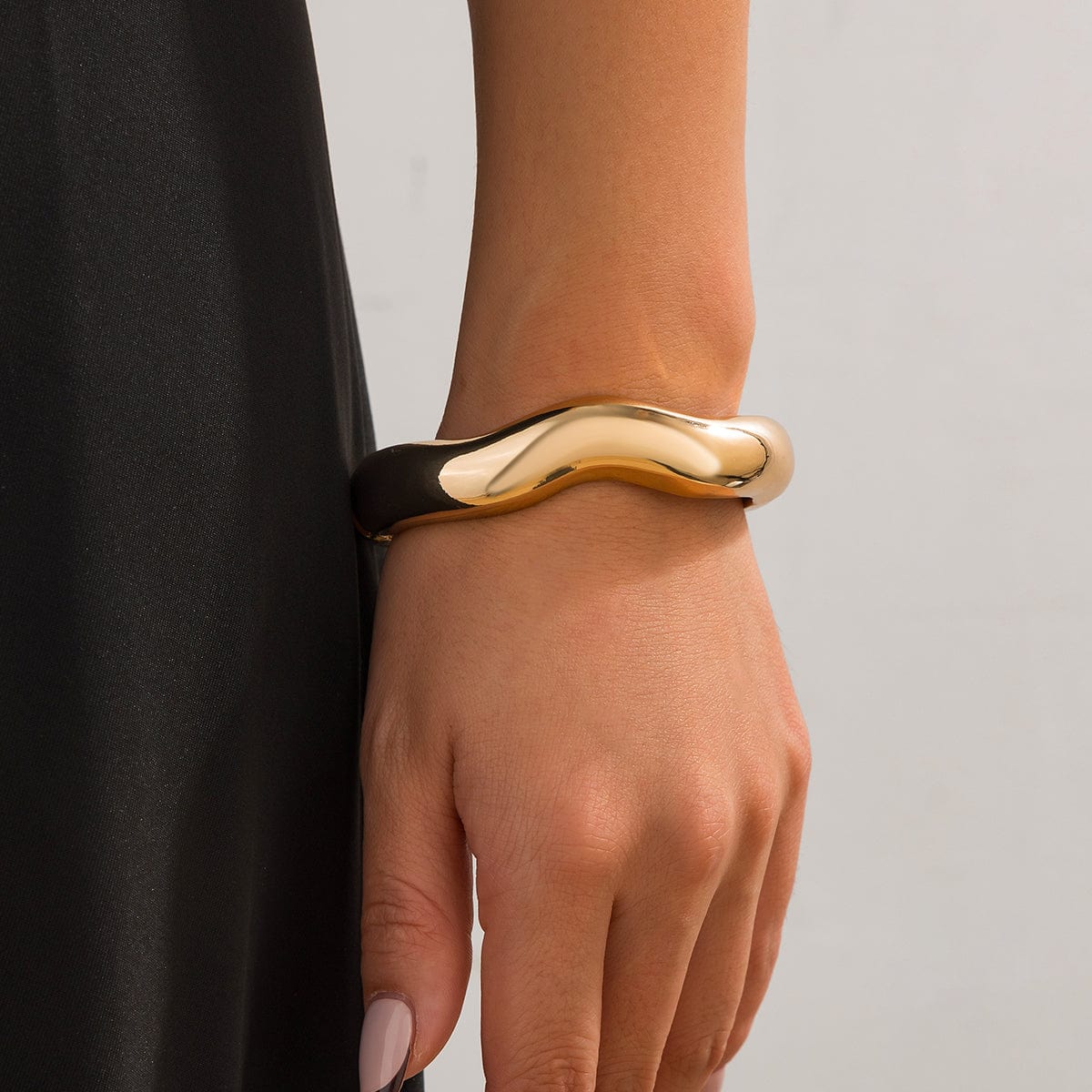 Minimalist Gold Silver Tone Wave Bangle Bracelet - ArtGalleryZen