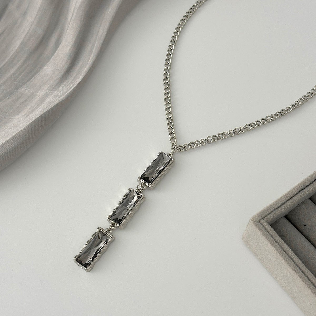 Minimalist Rhinestone Charm Curb Chain Y Necklace - ArtGalleryZen