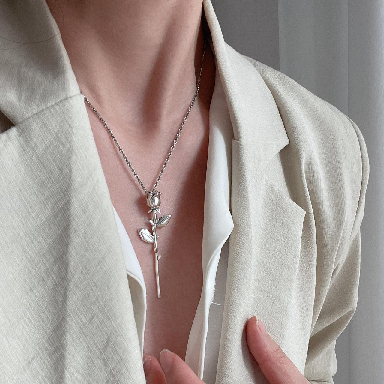 Minimalist Silver Tone Rose Flower Necklace - ArtGalleryZen